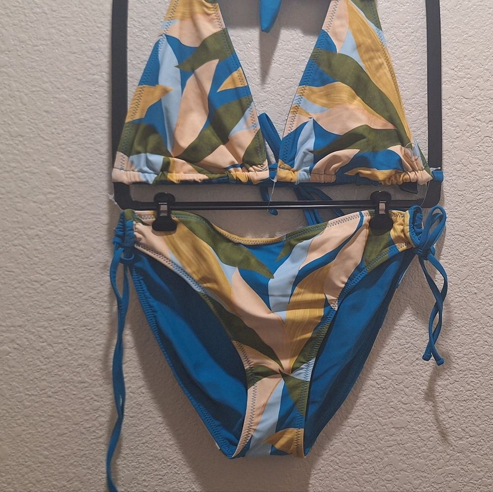 Hurley Women's Reversible Bikini - Picture 5 of 6